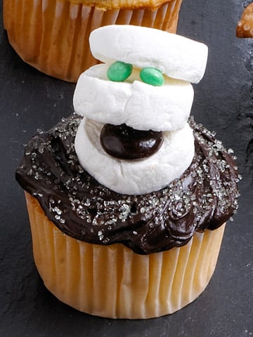 halloween cupcake deko mumie marshmallows bonbons