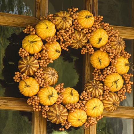 herbst-und-halloween-deko-beeren-kürbisse-kranz