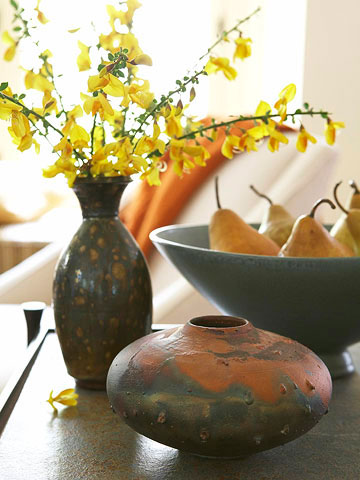 kürbisse keramik schüssel gelbe blumen vase