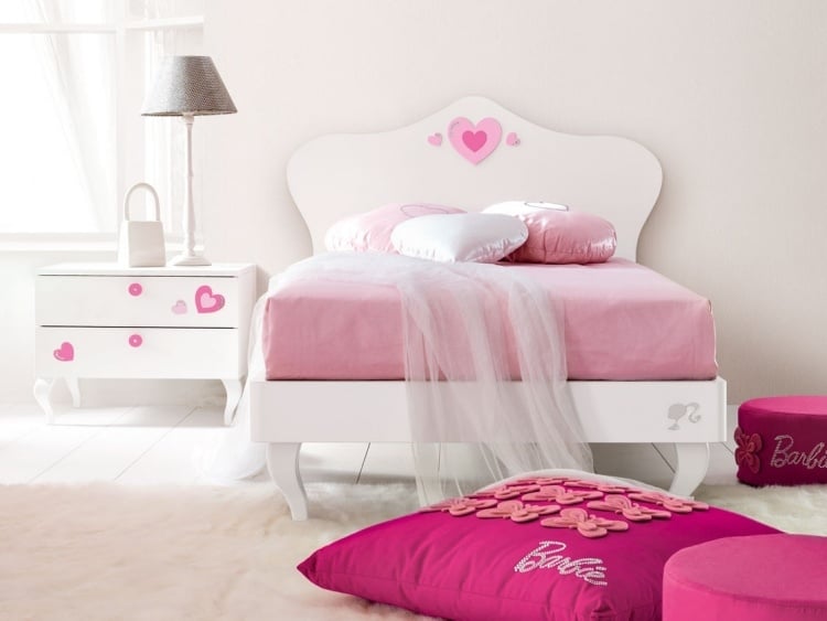 madchenzimmer-gestalten-ideen-themen-bett-weiss-rosa-barbie-herzchen