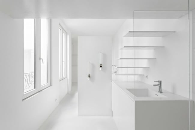 minimalistisches Badezimmer Gestaltung Idee komplett weiß