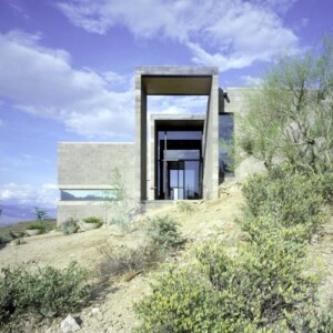 modernes-massivhaus-beton-wüste-ibarra-rosano-design-architects