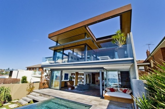 modernes strandhaus glasfront pool dach bau