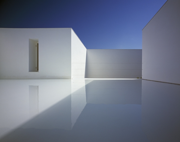 monolithische konstruktion minimalistisches hausdesign in weiß