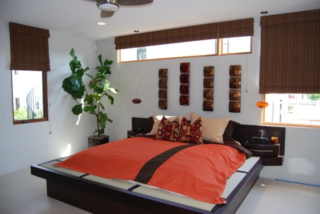 schlafzimmer asiatisch fensterrollos futon bett orange schwarz