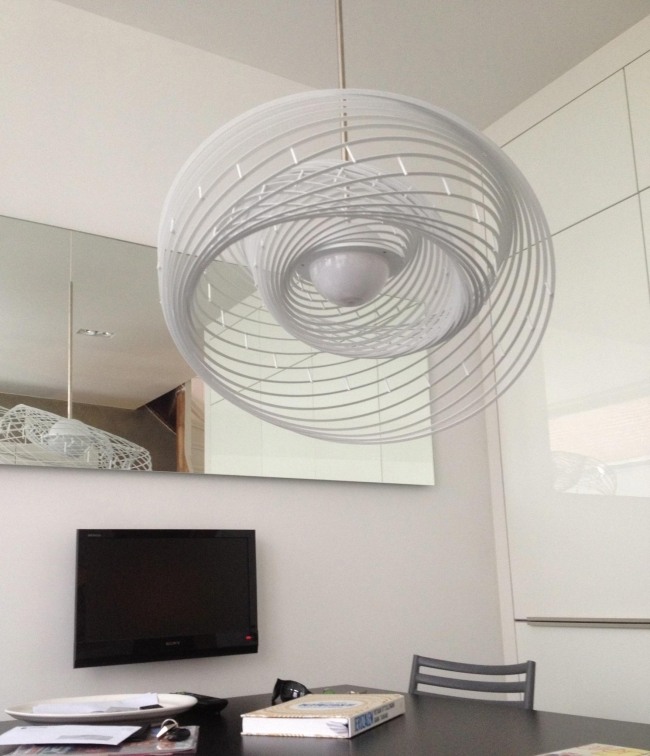 spirale weiß helio pendelleuchte design von bartek studio