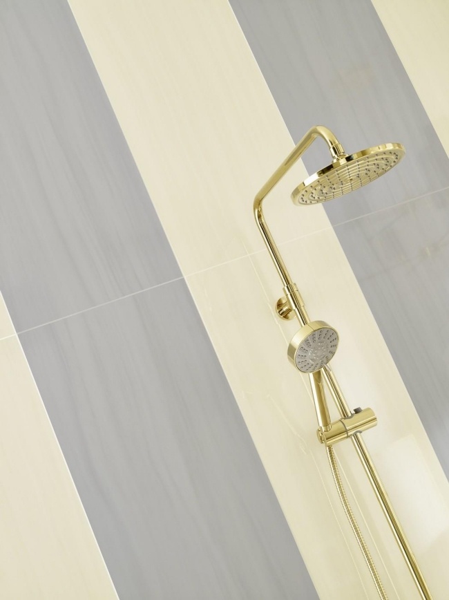 streifen grau beige wandgestaltung im badezimmer von love tiles