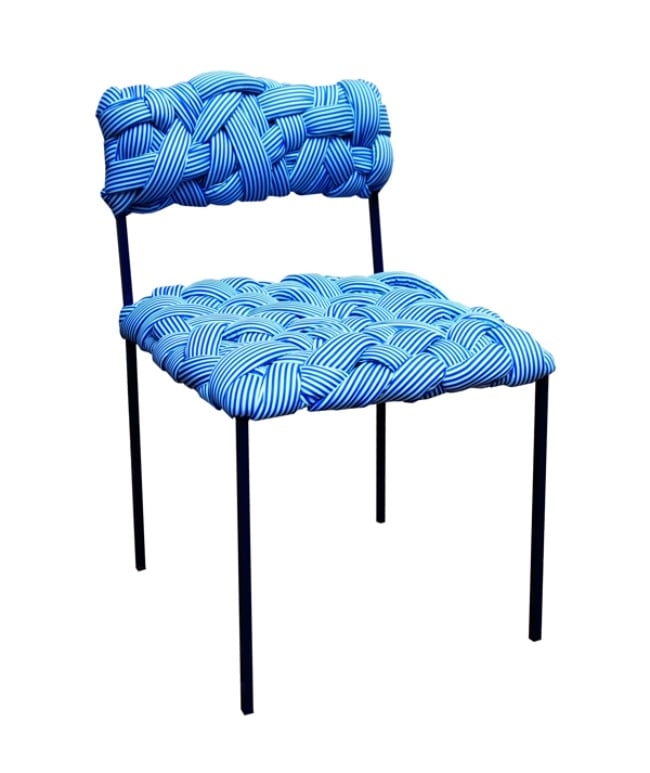stuhl blau gewebtes sitzmöbel design von humberto damata