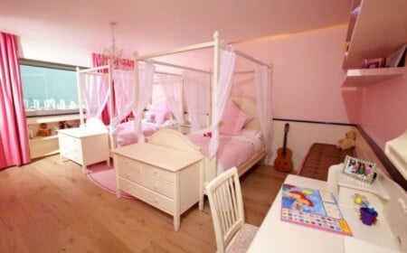süßes Mädchenzimmer kleine Prinzessin rosa Himmelbett