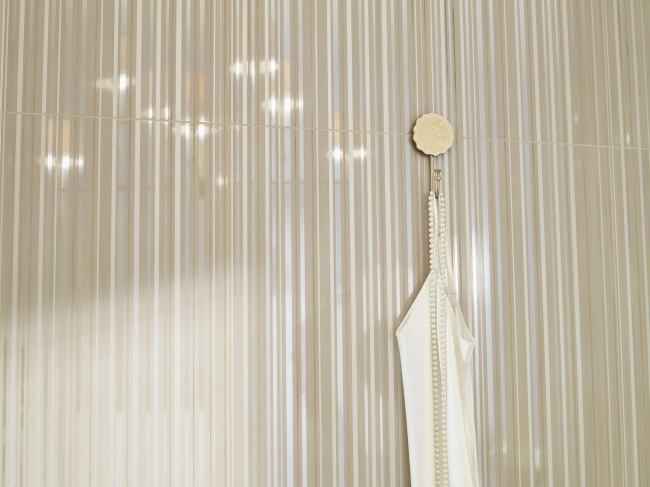 transparenter glanz wandgestaltung im badezimmer von love tiles