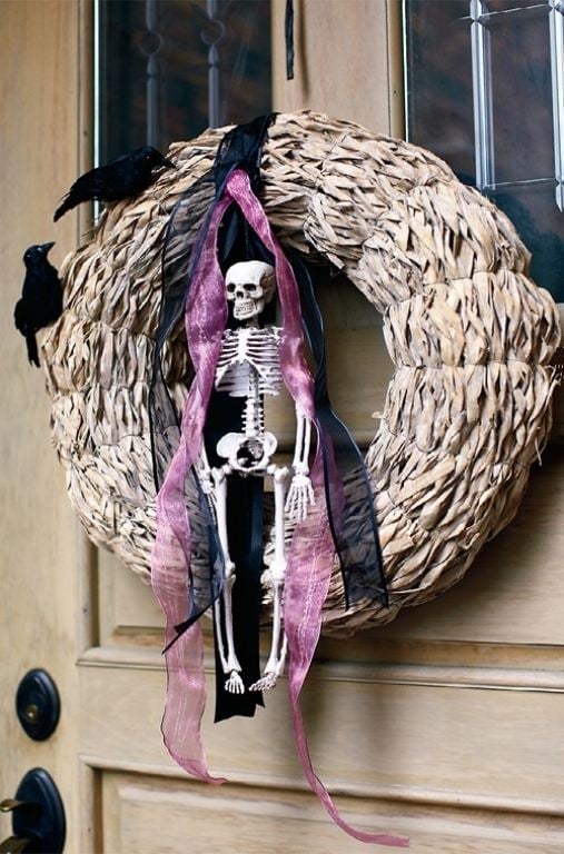 türkranz stroh skelett krähen schleifen halloween deko außen