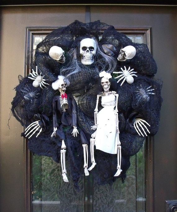 türkranz halloween schwarze bogen schädel skelettteile