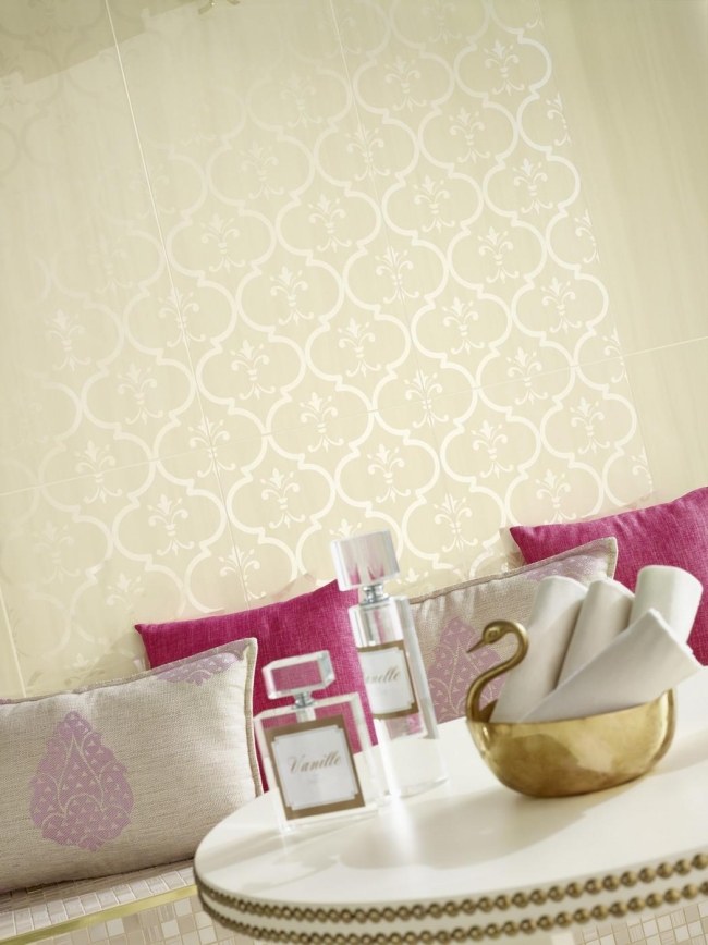wasserlilie muster wandgestaltung im badezimmer von love tiles
