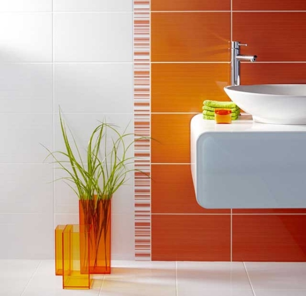 Wohnideen Badezimmer Fliesen-orange Bodenvase-Acryl Waschbecken-Keramik-weiß 