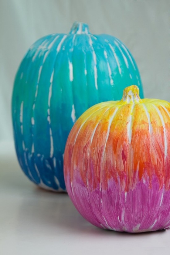 Bastelideen Halloween Herbst Kürbisse bunt bemalen-Tischdeko Ideen selber machen