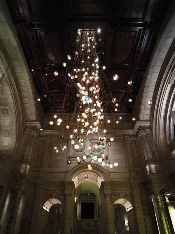 Bocci-Licht Kunst installation Victoria Albert-Museum Londoner-design festival 2013