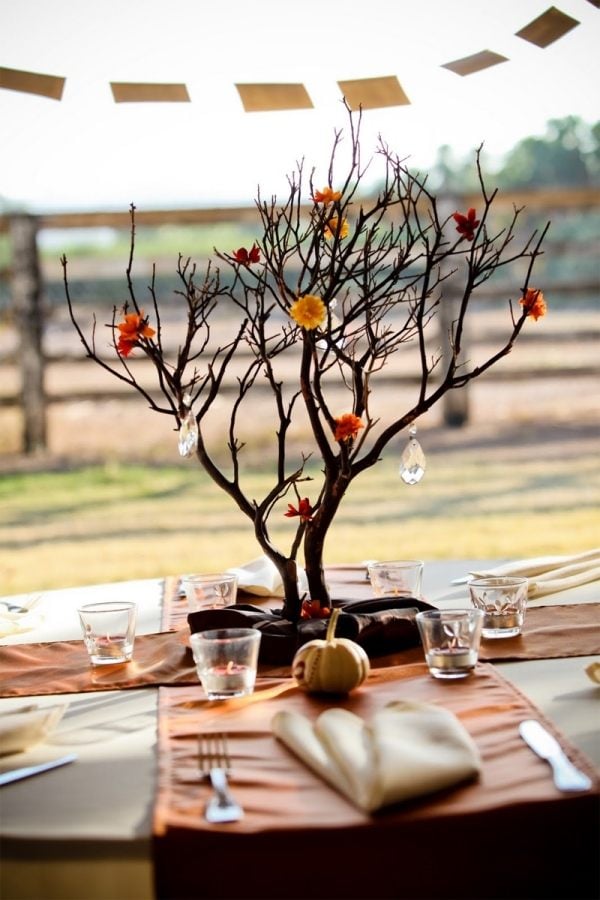 Dekorieren im Herbst Festlich Gartentisch Outdoor Ideen Tischläufer-Strauß Zweige