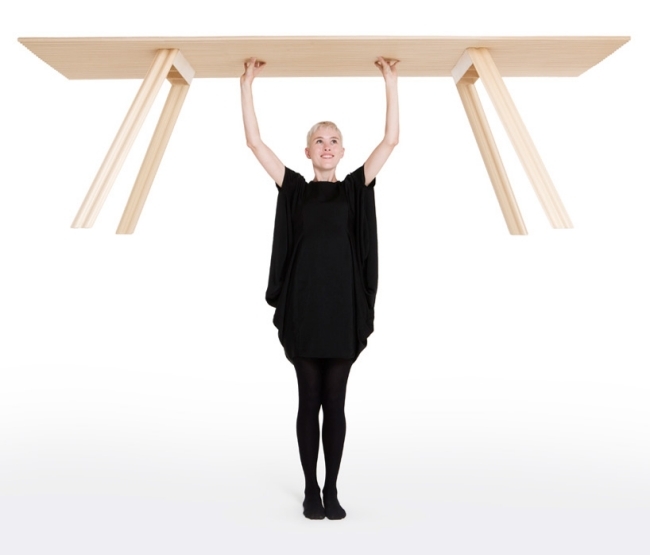 Der leichteste Tisch-der Welt-aus Birkensperrholz-Platten ripple Benjamin Hubert-Design