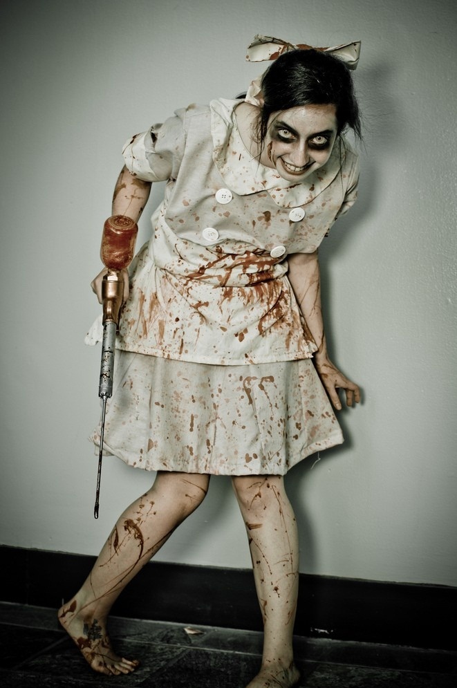 Frauen gruselige Halloween Ideen Irrhaus Kunstblut