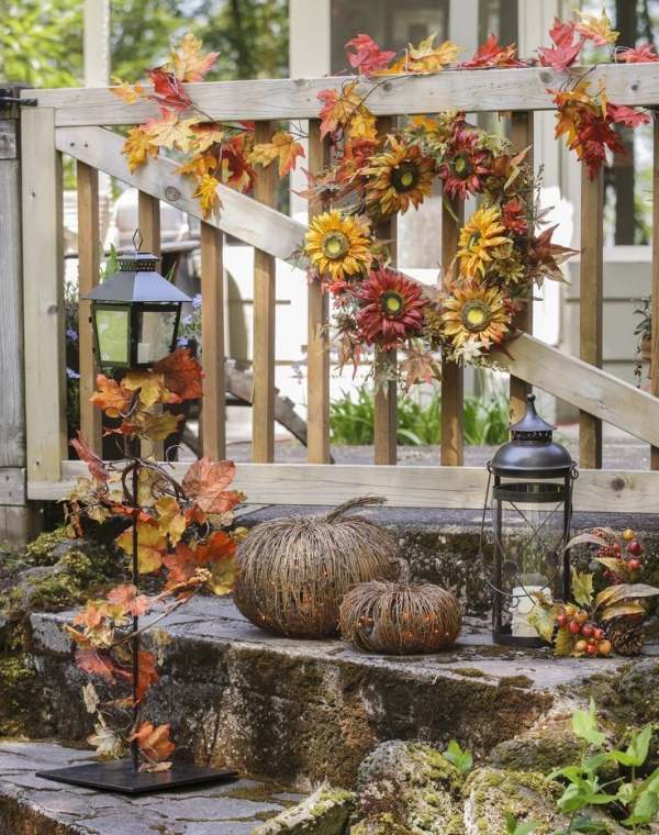 Gartenstab Laterne schwarz Accessoire mit Glaseinsatz-Herbst im Garten