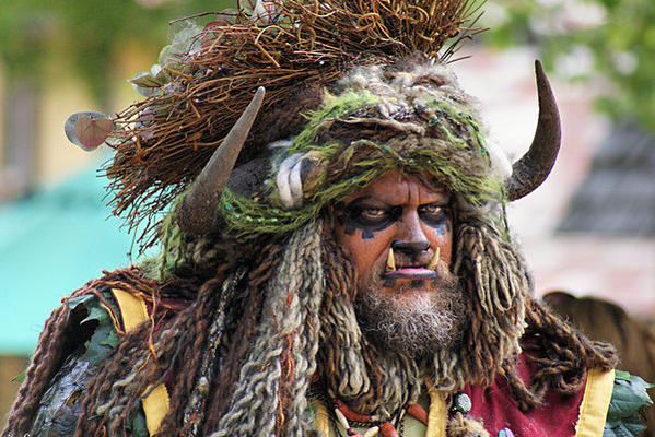 Halloween Kostüm mann troll hörner schminke