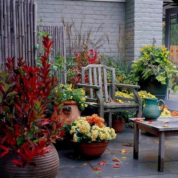 Herbstdekoration Garten Holzstuhl-rustikal Bambus-Sichtschutz Gartentisch
