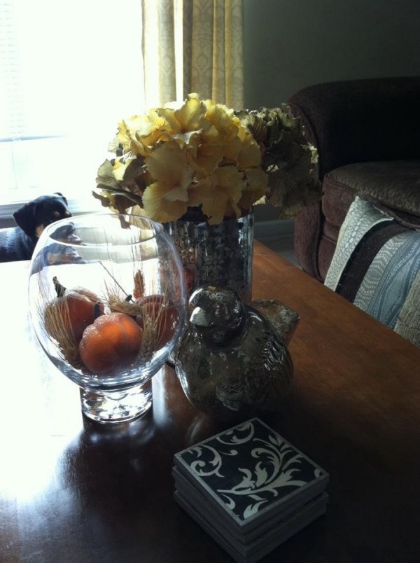 Herbstdekorationen couchtisch vasen weizen kürbisse