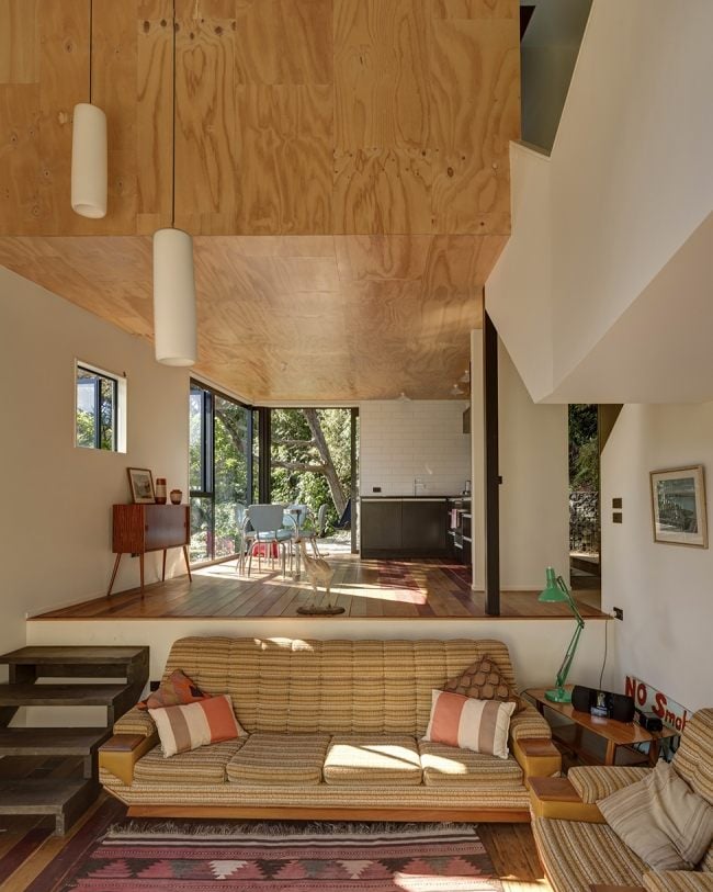 Holz-Decken Weiß Wände Gestaltung-Wohnhaus Design-mit Terrasse 