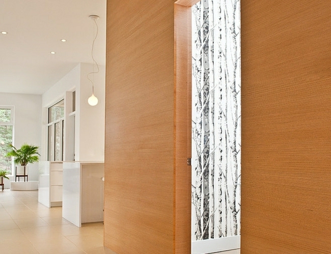 Holzwand puristische Farben Haus Interieur Steinfliesen Bodenbelag