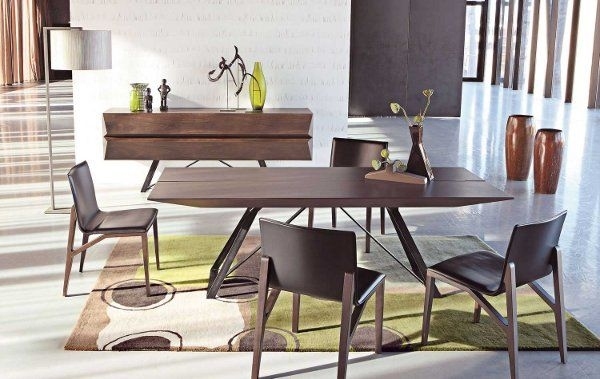 Klassische Möbel Esszimmer Design Holz Tisch-Stühle Sideboard-Accessoires Teppich boden