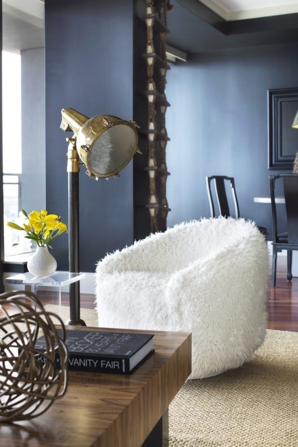 Kuschelige Möbel im Winter-Weiß Fell-Sofa Decken-Einrichtungsidee
