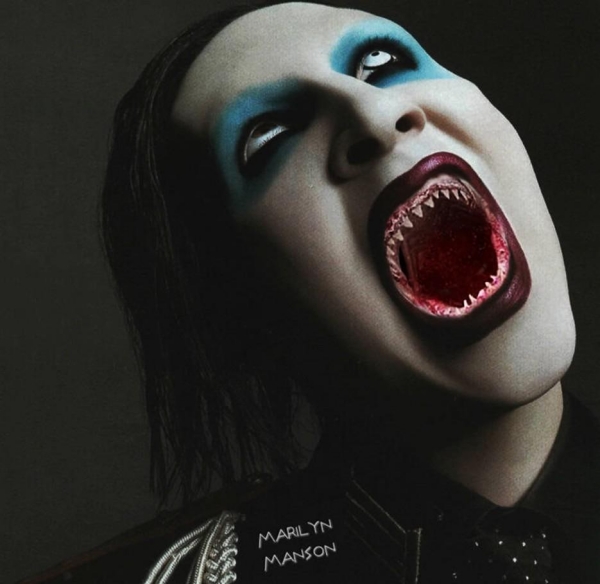 Marylin Manson scharfe Zähne-Hai Schmink-Ideen Halloween-Make up gruselig