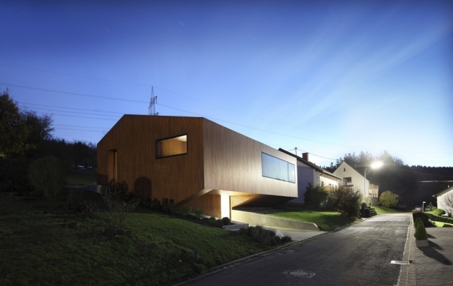 Modernes Haus-mit geringem Energiebedarf Passiv-Solarzellen Wärmedämmung