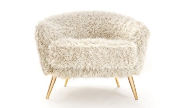 Möbel wärmen Räumlichkeiten auf-Fellbezug-weiß Pelz Sessel Design
