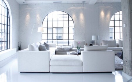 Rundbogenfenster Wohnzimmer-hell Sitzgruppe Puristische Wohnung -Sofa set-Weiß Design