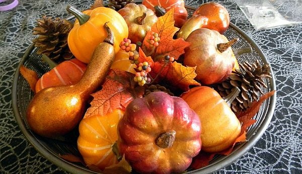 Deko rustikal Früchte Herbstblätter