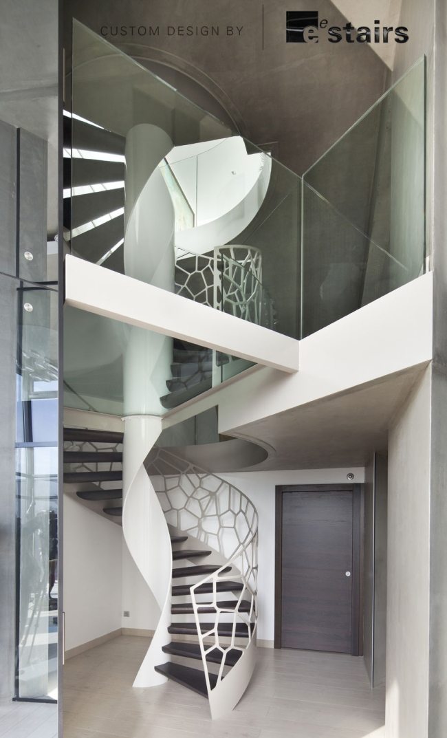 Treppengeländer Design wendeltreppe weiß eestairs glas