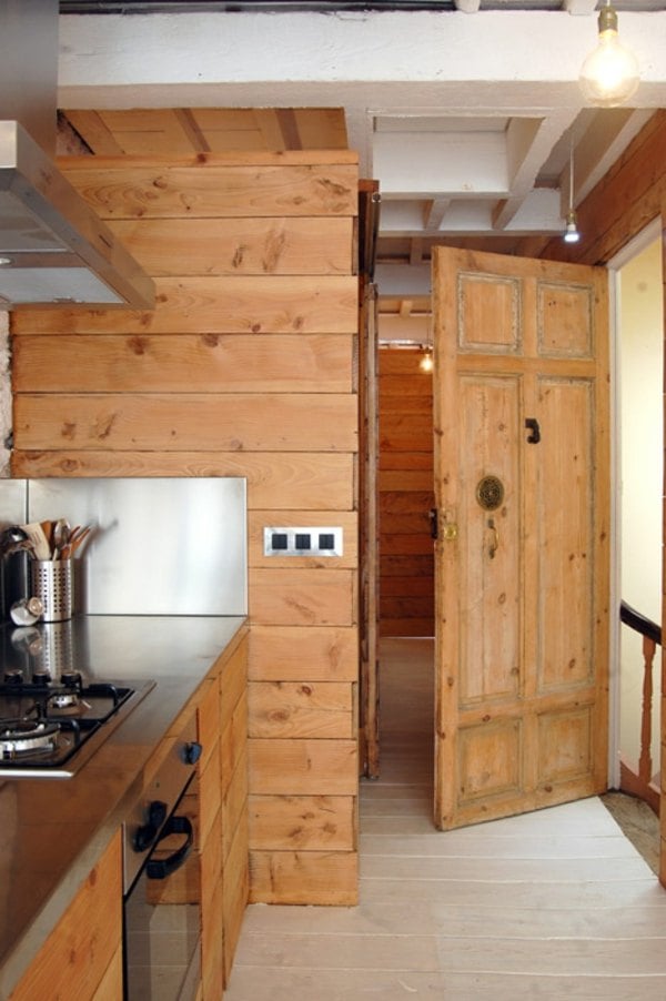 Einzimmerwohnung einrichten Ideen Holz Balken Decke