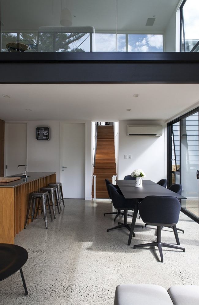 Wohnung Trends Einrichtung Offene Räume Esszimmer-Stühle Holzküche Furnier Glaswand