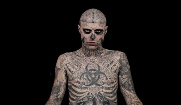 Zombie Make Up-zu Halloween-Rick Genest-der Zombiejunge Tattoos Skelett