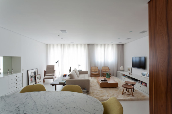 ausblick wohnzimmer weißes designer apartment von leandro garcia