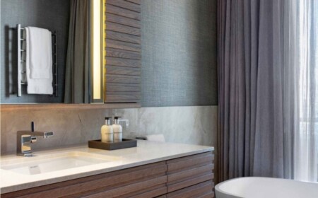 badezimmermöbel-unterschrank-spiegel-holz