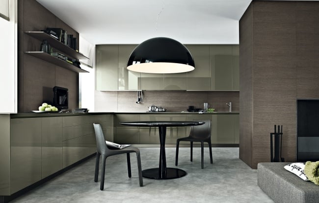 design küche L-form hochglanz dunkles holz essbereich schwarz