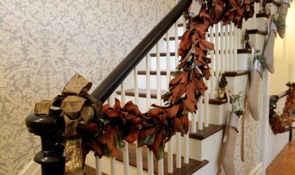 halloween dekorationen treppen braune blätter girlande