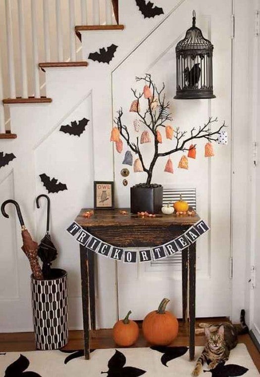 halloween dekorationen treppen flur papier fledermäuse
