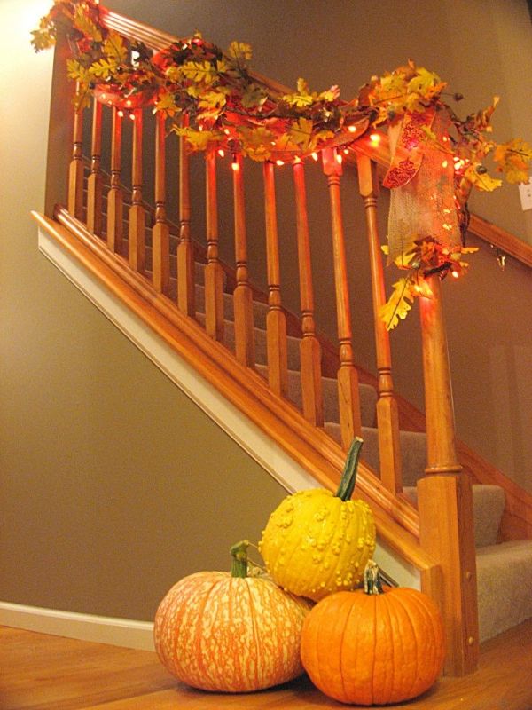 halloween herbst dekorationen treppen kürbisse herbstblätter