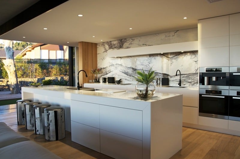 Designer Corian® Küche mit Kochinsel - Modern, offen und ...