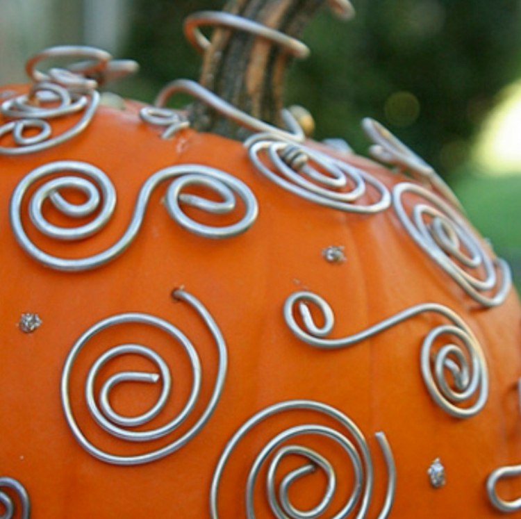 kürbiss dekorieren draht spiralen idee originell halloween