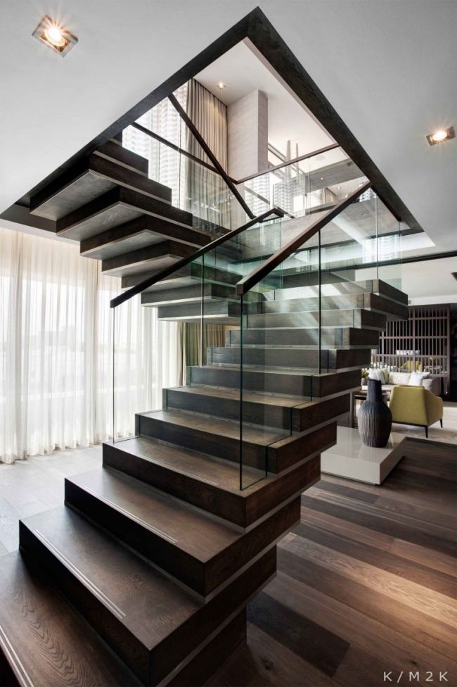 luxus penthouse wohnung zwei etagen holz treppen glas geländer