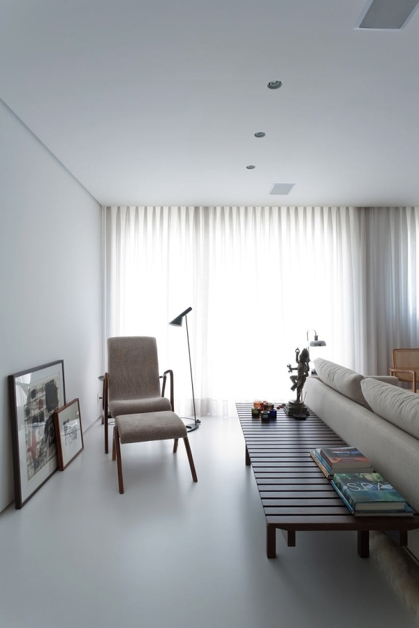 minimalistische einrichtung weißes designer apartment von leandro garcia
